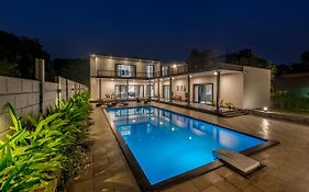 Saffronstays Mayfair Gardens - 4Br Pet-Friendly Pool Villa With Patio, Den, Board Games & Modern Interiors Near Jetty
